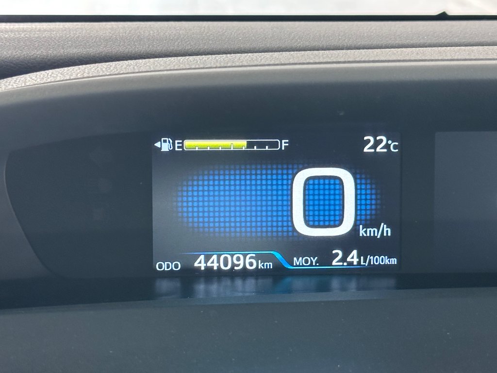 2022 Toyota PRIUS PRIME Base Sièges et volant chauffants / Caméra de recul in Cowansville, Quebec - 30 - w1024h768px