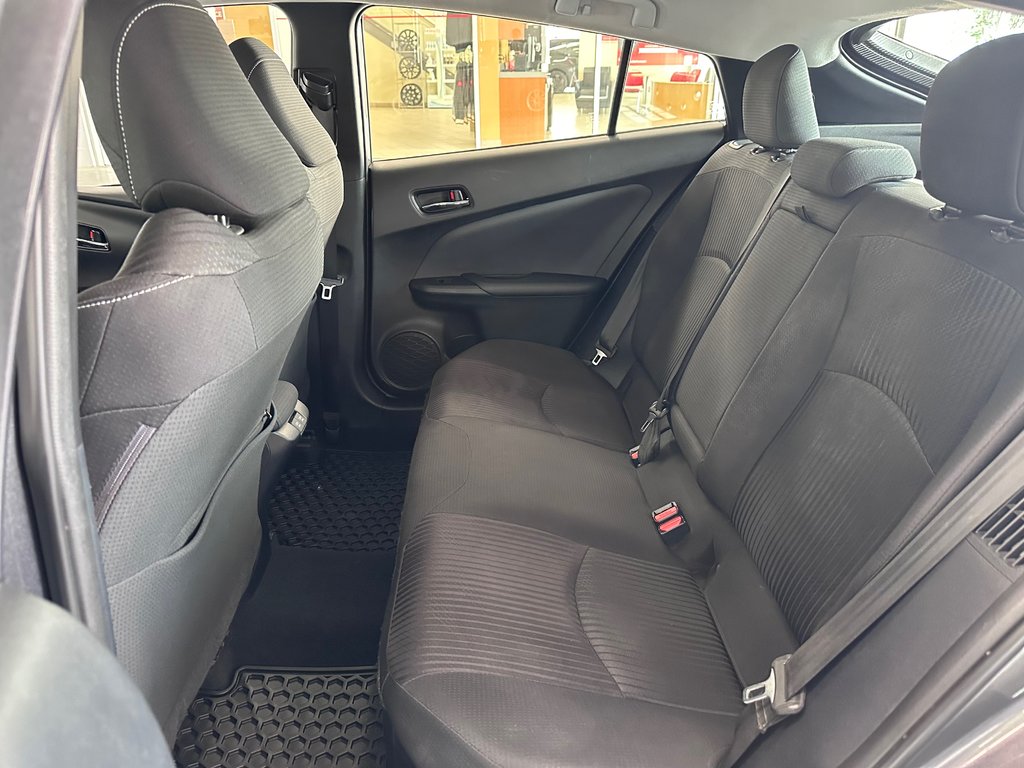 2022 Toyota PRIUS PRIME Base Sièges et volant chauffants / Caméra de recul in Cowansville, Quebec - 12 - w1024h768px