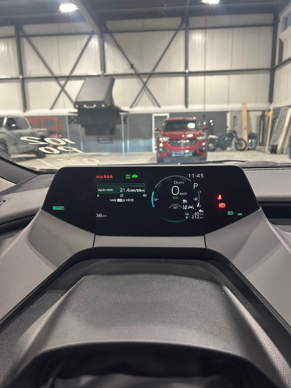 2024 Toyota PRIUS PRIME SE in Cowansville, Quebec - 16 - w1024h768px