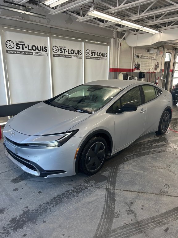 2024 Toyota PRIUS PRIME SE in Cowansville, Quebec - 1 - w1024h768px