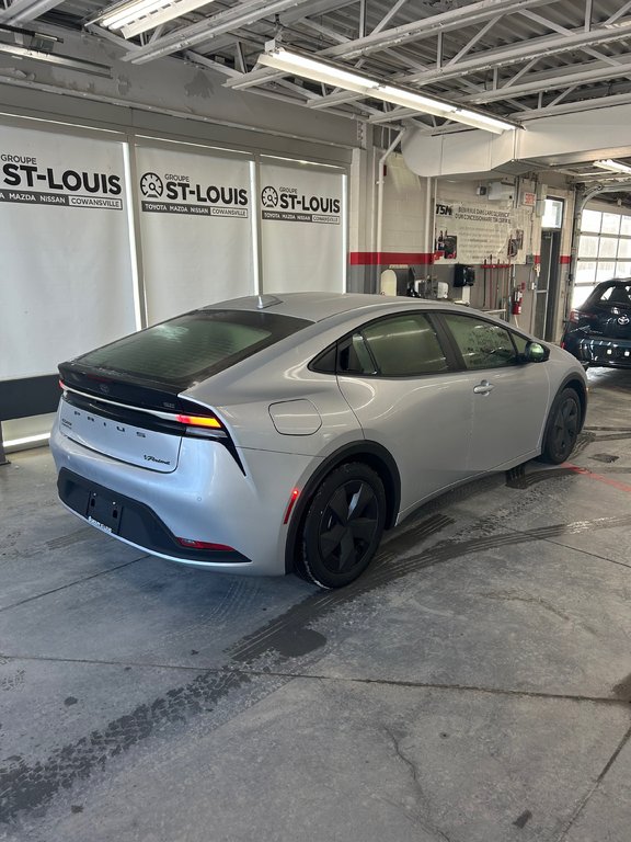 2024 Toyota PRIUS PRIME SE in Cowansville, Quebec - 8 - w1024h768px