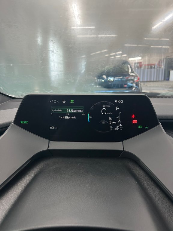 2024 Toyota PRIUS PRIME SE in Cowansville, Quebec - 36 - w1024h768px