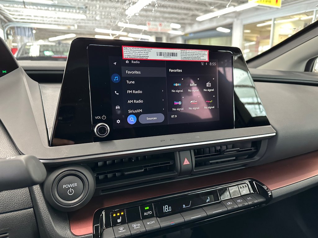 2024 Toyota PRIUS PRIME SE in Cowansville, Quebec - 17 - w1024h768px