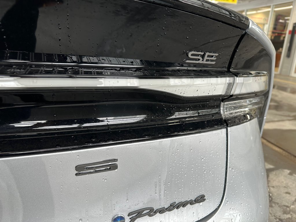 2024 Toyota PRIUS PRIME SE in Cowansville, Quebec - 23 - w1024h768px