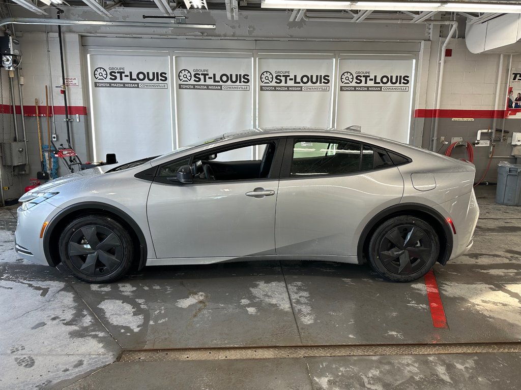 2024 Toyota PRIUS PRIME SE in Cowansville, Quebec - 7 - w1024h768px