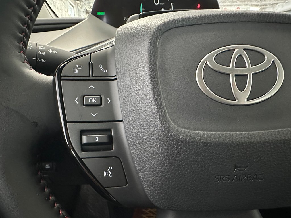 2024 Toyota PRIUS PRIME SE in Cowansville, Quebec - 21 - w1024h768px