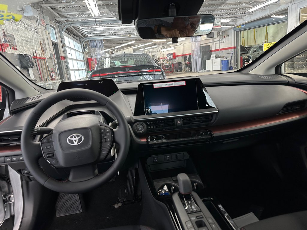 2024 Toyota PRIUS PRIME SE in Cowansville, Quebec - 9 - w1024h768px