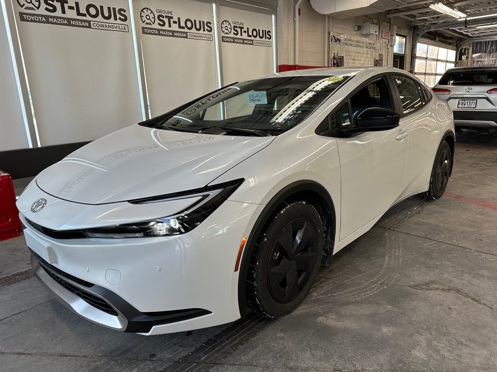 2024 Toyota PRIUS PRIME SE in Cowansville, Quebec - 2 - w1024h768px