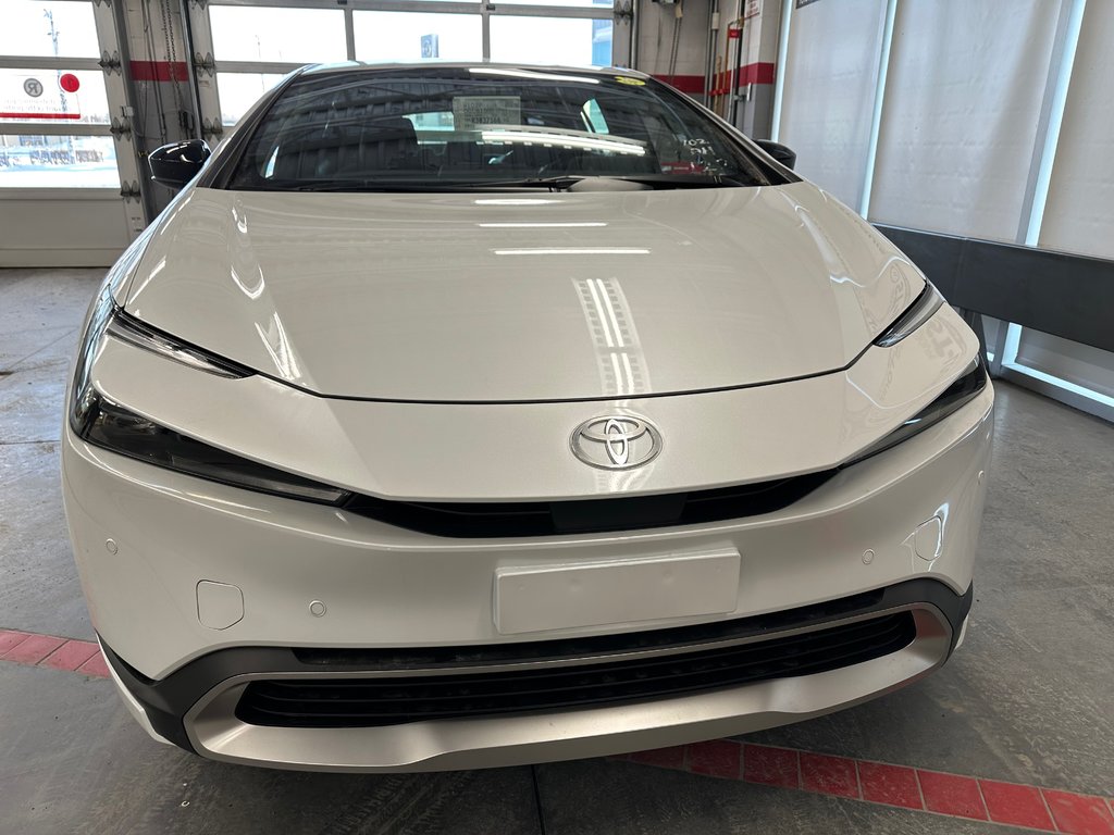 2024 Toyota PRIUS PRIME SE in Cowansville, Quebec - 6 - w1024h768px