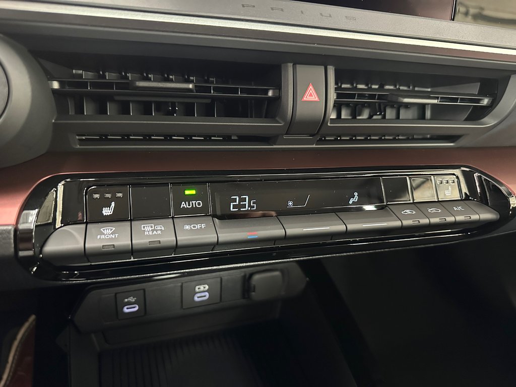 Toyota PRIUS PRIME SE 2024 à Cowansville, Québec - 14 - w1024h768px