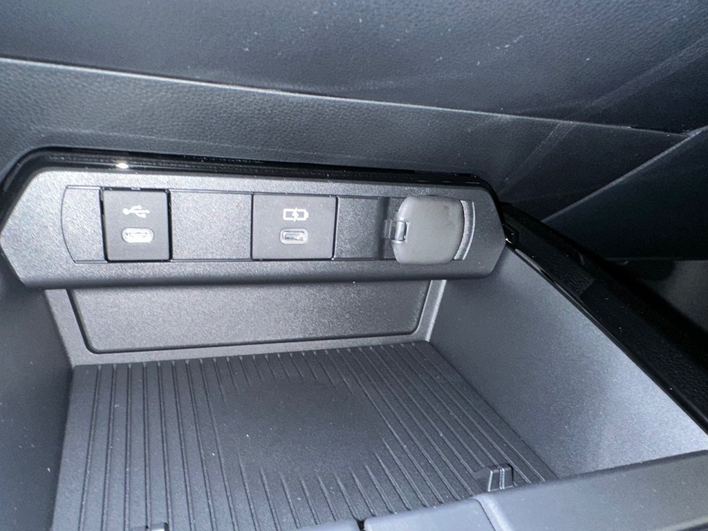 Toyota PRIUS PRIME SE 2024 à Cowansville, Québec - 12 - w1024h768px