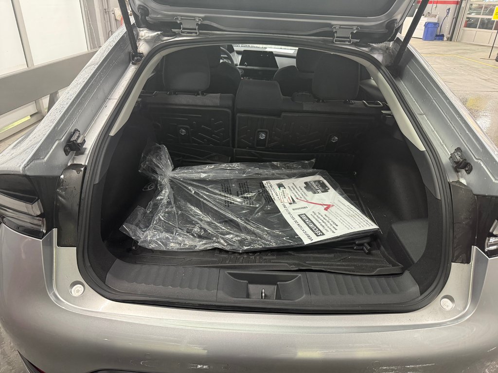 2024 Toyota Prius Prime SE in Cowansville, Quebec - 10 - w1024h768px