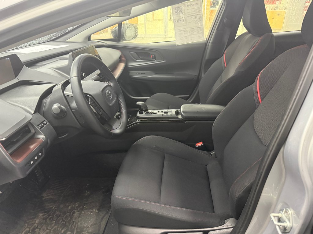 2024 Toyota Prius Prime SE in Cowansville, Quebec - 13 - w1024h768px