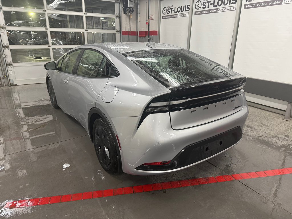 2024 Toyota Prius Prime SE in Cowansville, Quebec - 4 - w1024h768px