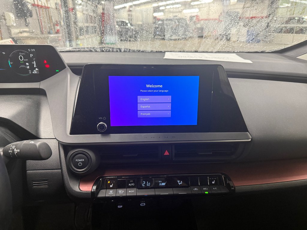 2024 Toyota Prius Prime SE in Cowansville, Quebec - 16 - w1024h768px