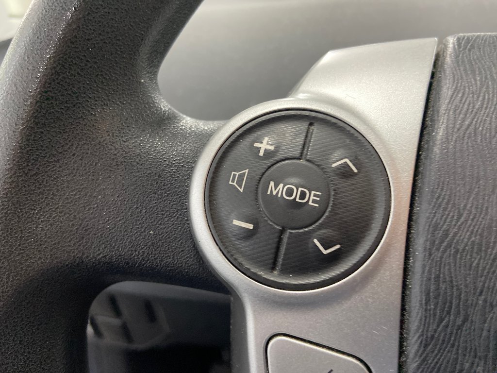 2013 Toyota Prius Base in Cowansville, Quebec - 29 - w1024h768px