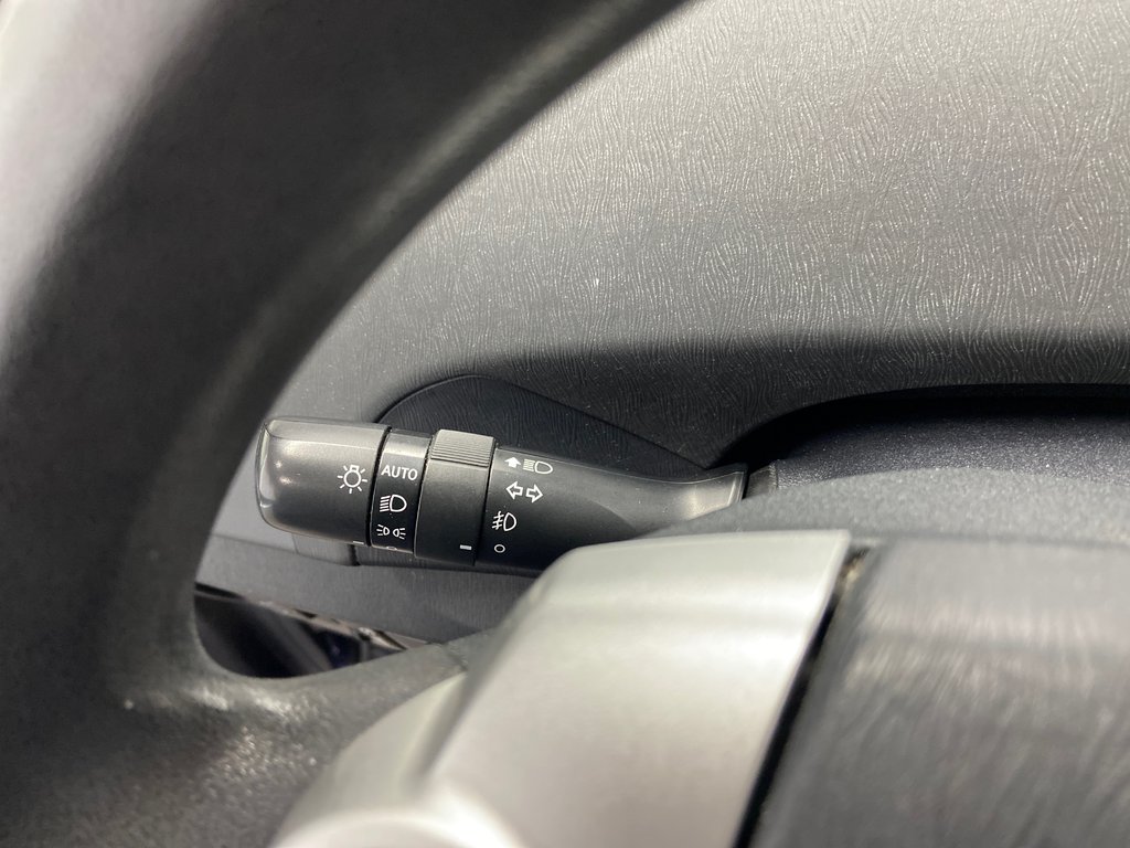 2013 Toyota Prius Base in Cowansville, Quebec - 30 - w1024h768px