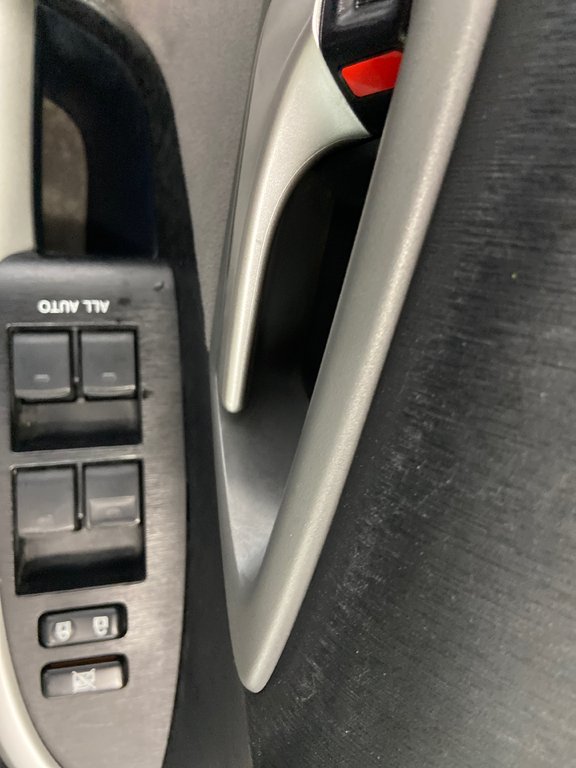 2013 Toyota Prius Base in Cowansville, Quebec - 25 - w1024h768px
