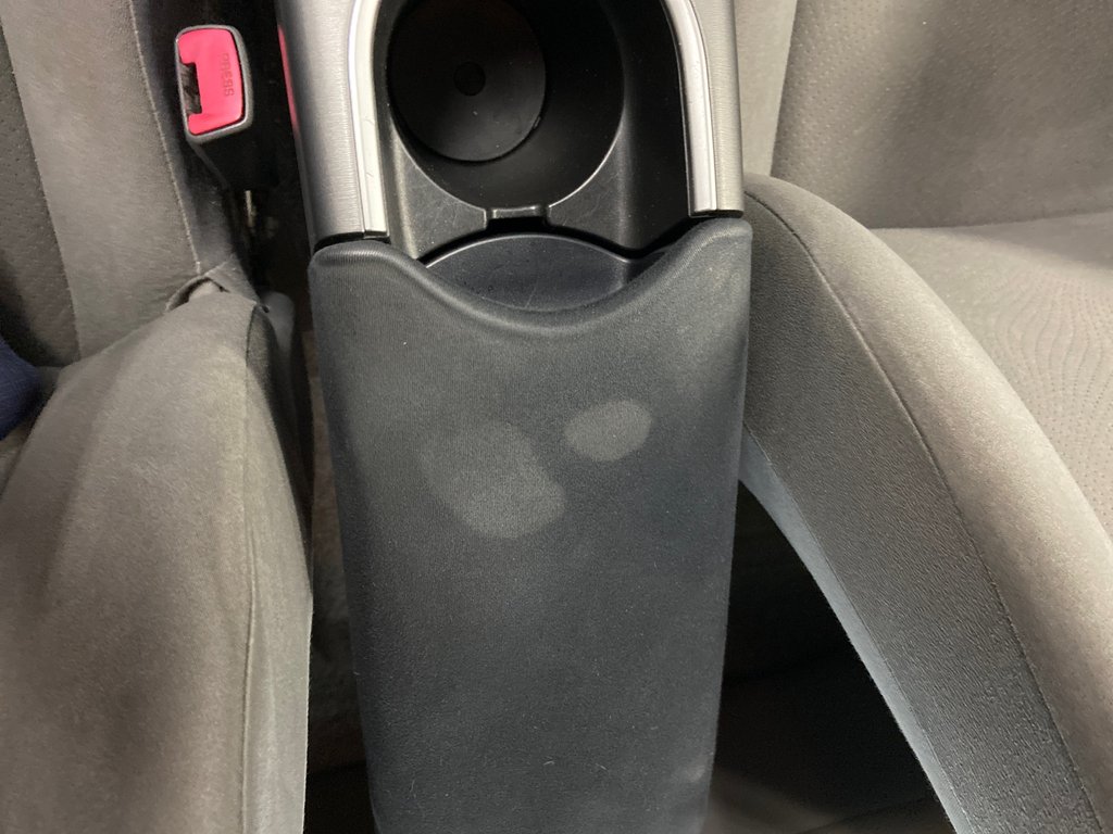2013 Toyota Prius Base in Cowansville, Quebec - 35 - w1024h768px