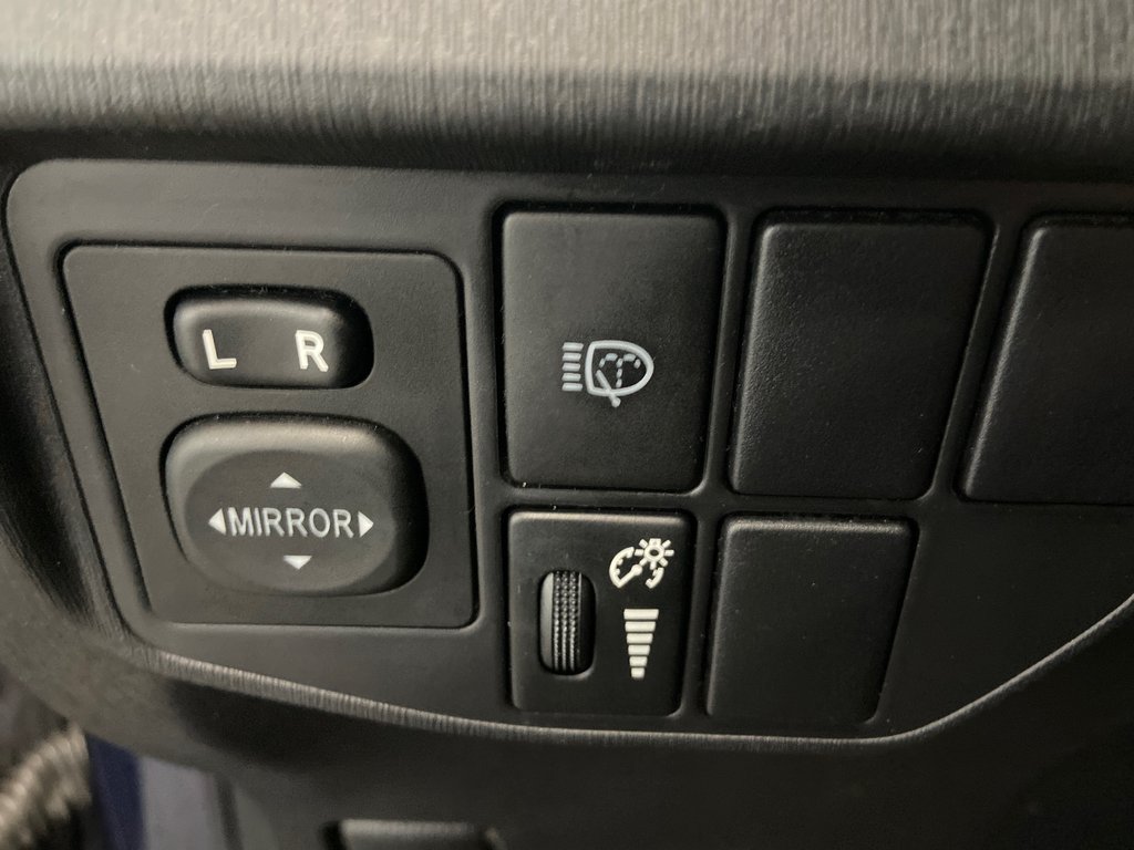 2013 Toyota Prius Base in Cowansville, Quebec - 26 - w1024h768px