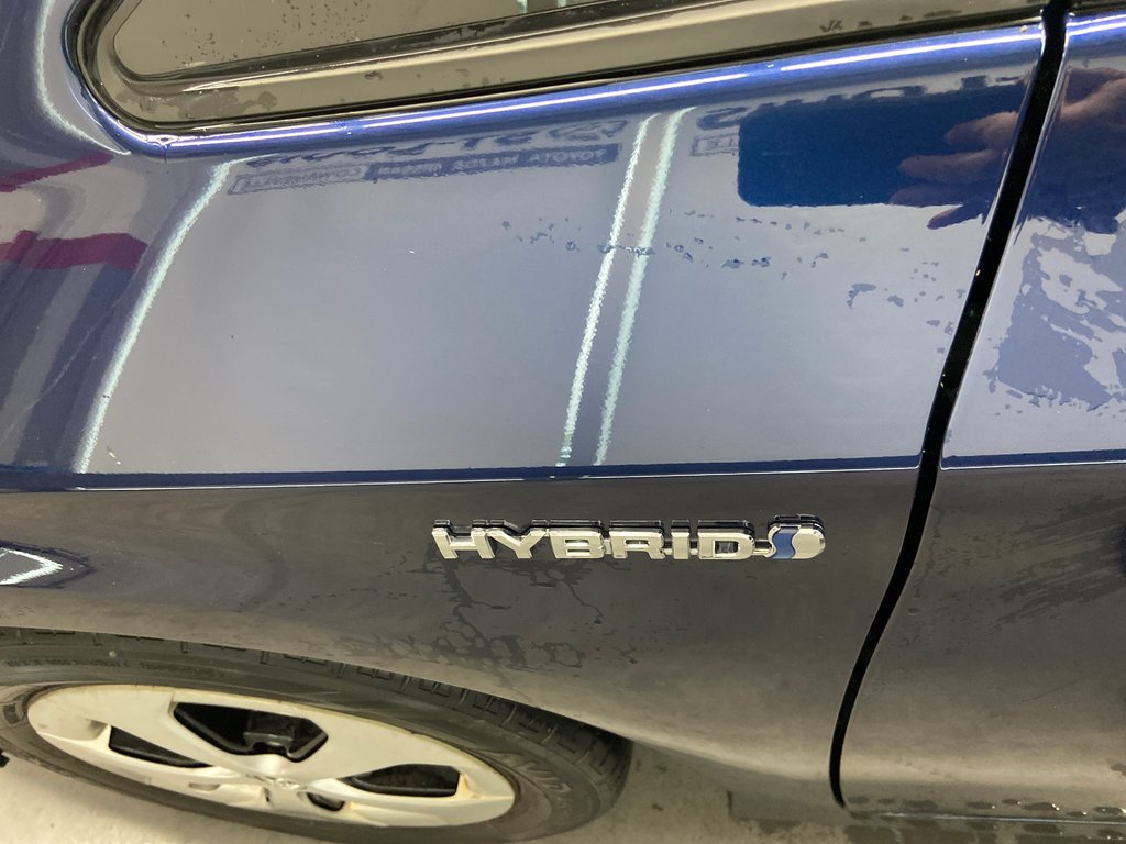 2013 Toyota Prius Base in Cowansville, Quebec - 24 - w1024h768px