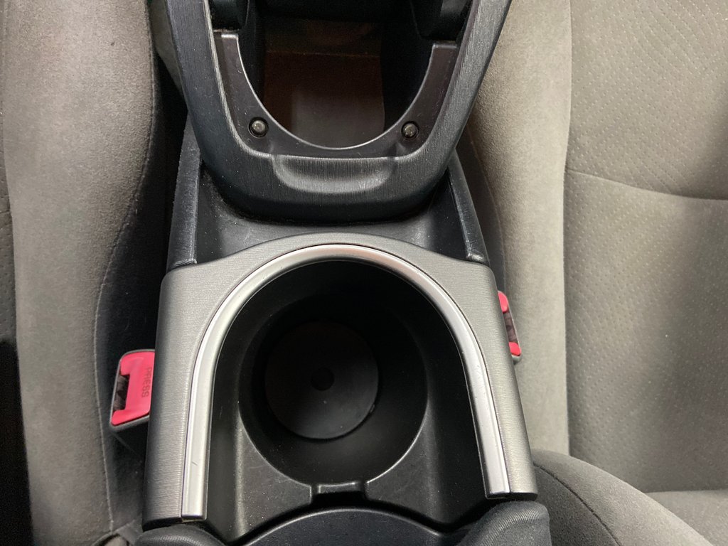 2013 Toyota Prius Base in Cowansville, Quebec - 33 - w1024h768px