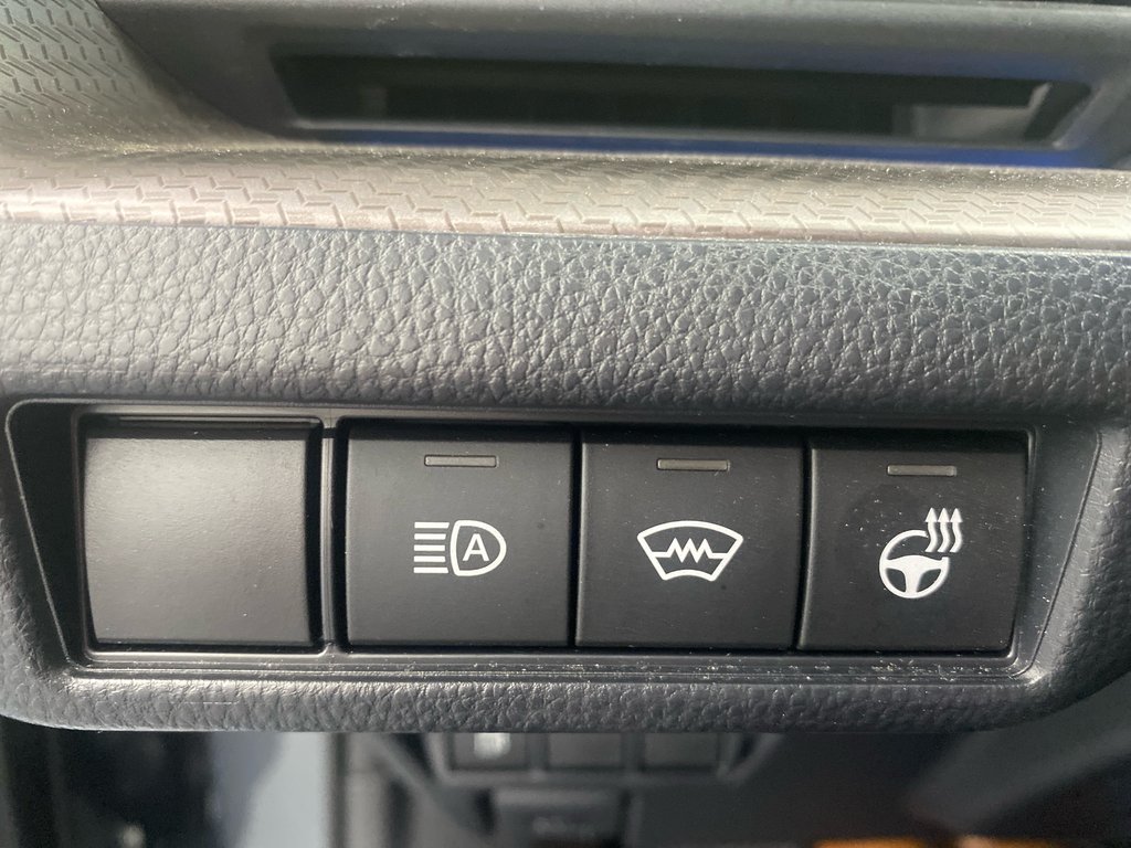 2024 Toyota Prius XLE AWD in Cowansville, Quebec - 53 - w1024h768px