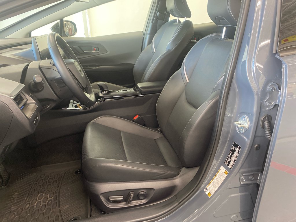 2024 Toyota Prius XLE AWD in Cowansville, Quebec - 50 - w1024h768px