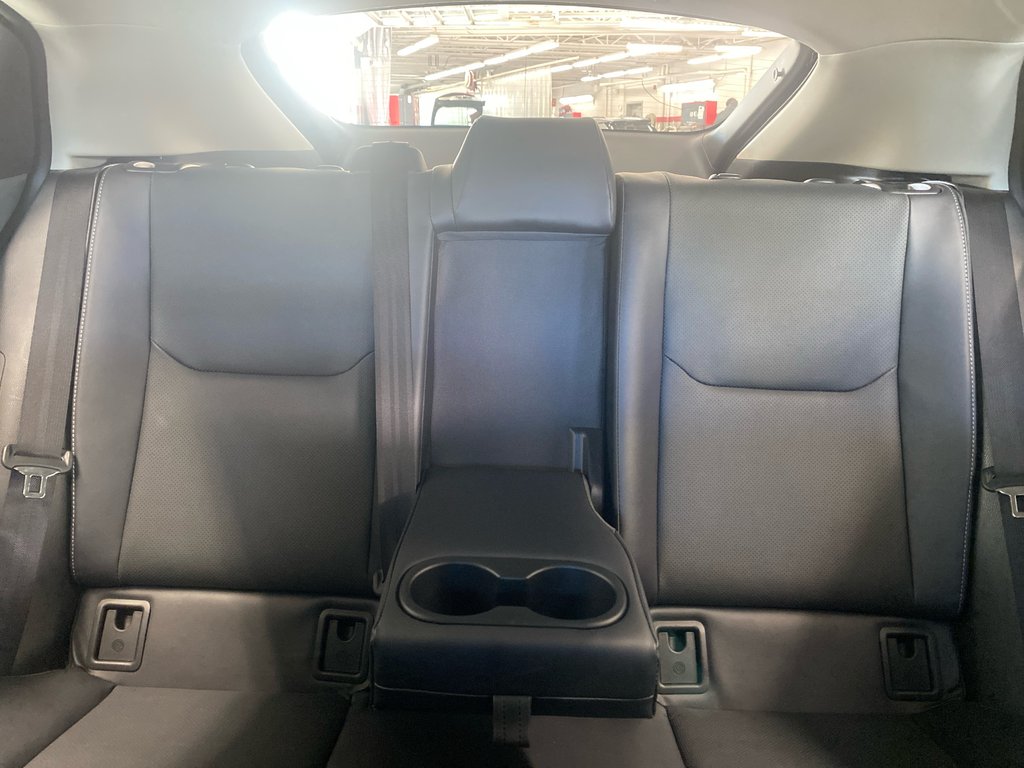 2024 Toyota Prius XLE AWD in Cowansville, Quebec - 64 - w1024h768px