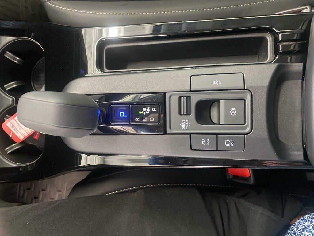 2024 Toyota Prius XLE AWD in Cowansville, Quebec - 62 - w1024h768px