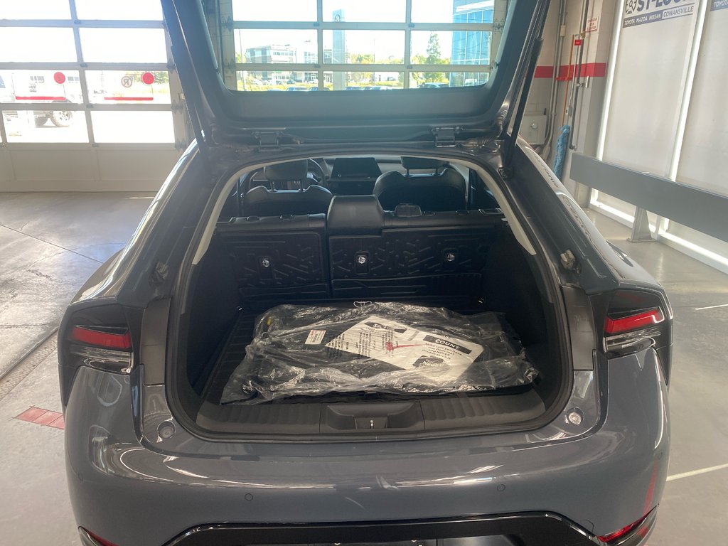 2024 Toyota Prius XLE AWD in Cowansville, Quebec - 47 - w1024h768px