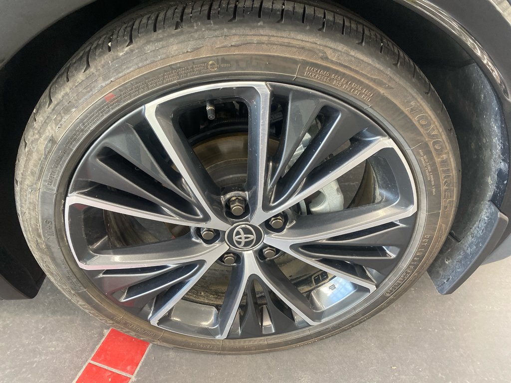 2024 Toyota Prius XLE AWD in Cowansville, Quebec - 49 - w1024h768px