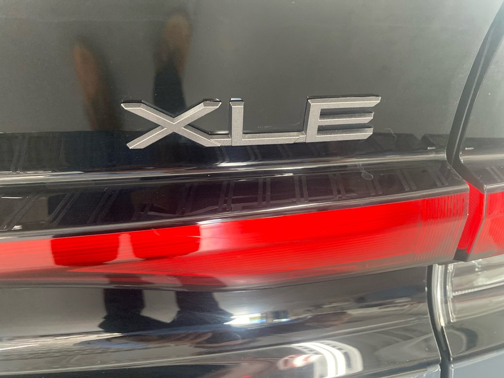 2024 Toyota Prius XLE AWD in Cowansville, Quebec - 45 - w1024h768px