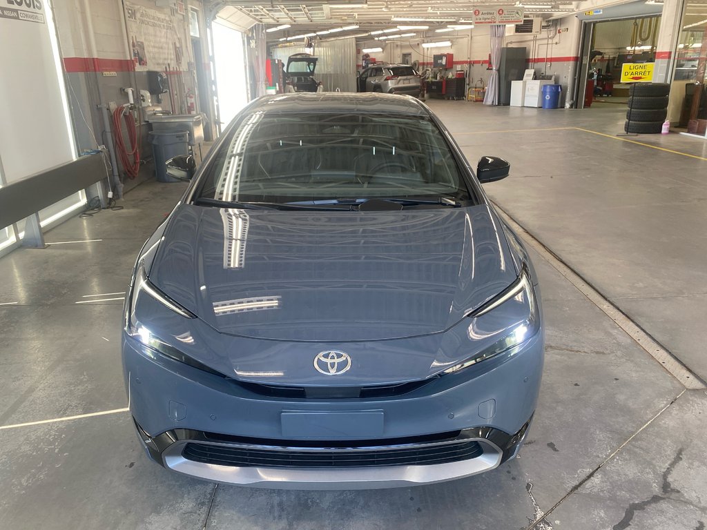 2024 Toyota Prius XLE AWD in Cowansville, Quebec - 42 - w1024h768px