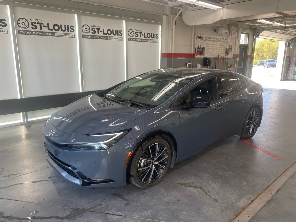 2024 Toyota Prius XLE AWD in Cowansville, Quebec - 41 - w1024h768px