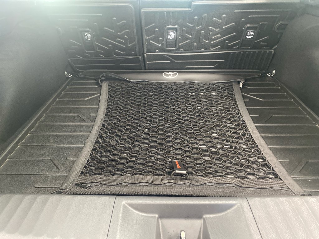 2024 Toyota Prius XLE AWD in Cowansville, Quebec - 48 - w1024h768px