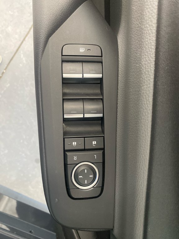 2024 Toyota Prius XLE AWD in Cowansville, Quebec - 52 - w1024h768px