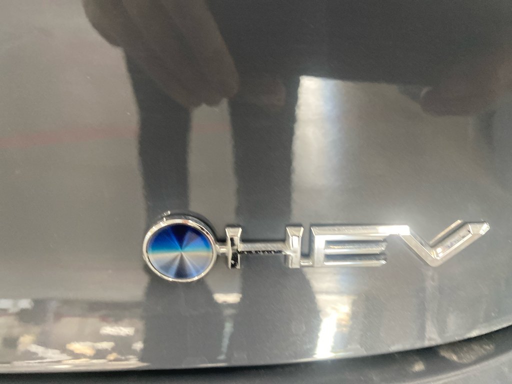 2024 Toyota Prius XLE AWD in Cowansville, Quebec - 46 - w1024h768px