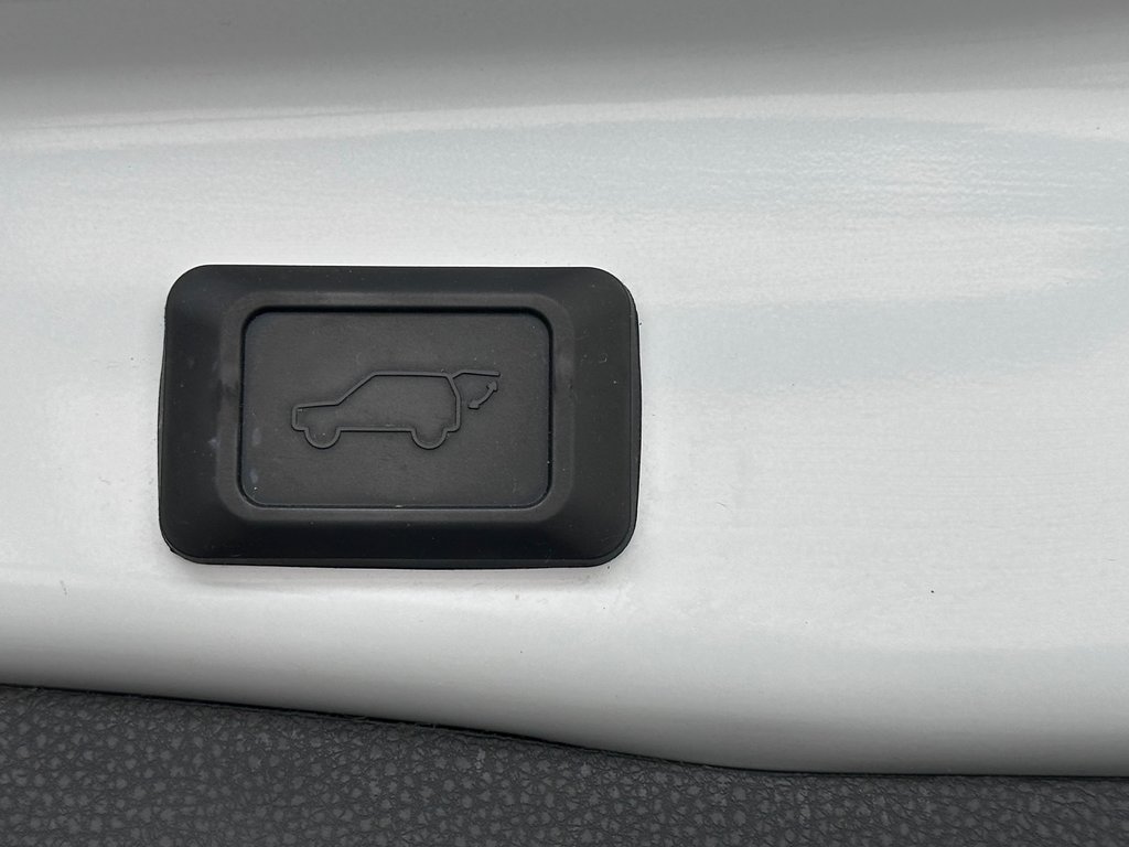 Toyota RAV4 Hybrid XLE - Toit - Mags - Hayon et siège électrque 2022 à Cowansville, Québec - 12 - w1024h768px
