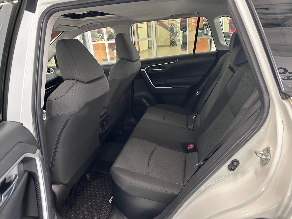 Toyota RAV4 Hybrid XLE - Toit - Mags - Hayon et siège électrque 2022 à Cowansville, Québec - 13 - w1024h768px