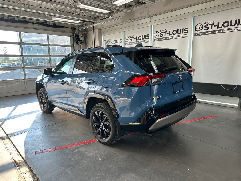 RAV4 Hybrid Hybrid SE Mag Toit Hayon électrique 2023 à Cowansville, Québec - 3 - w1024h768px