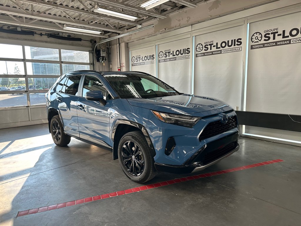 RAV4 Hybrid Hybrid SE Mag Toit Hayon électrique 2023 à Cowansville, Québec - 7 - w1024h768px