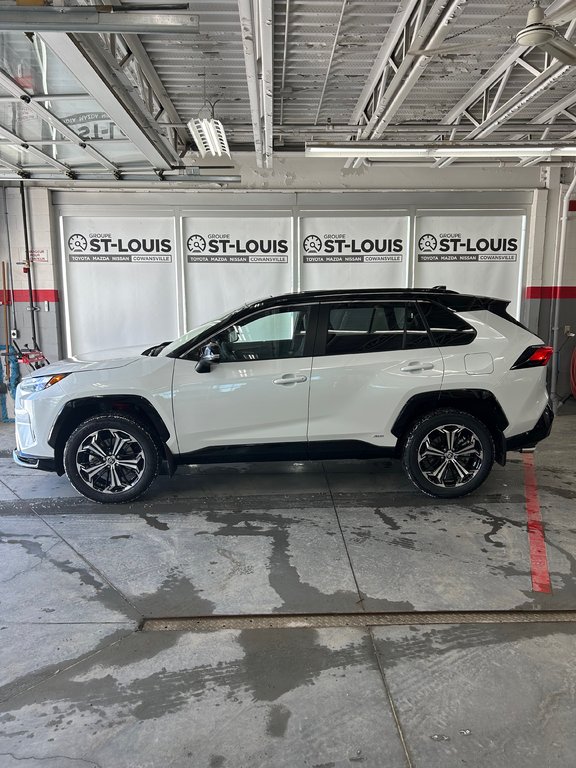 2025 Toyota RAV4 PLUG-IN HYBRID XSE AWD in Cowansville, Quebec - 2 - w1024h768px