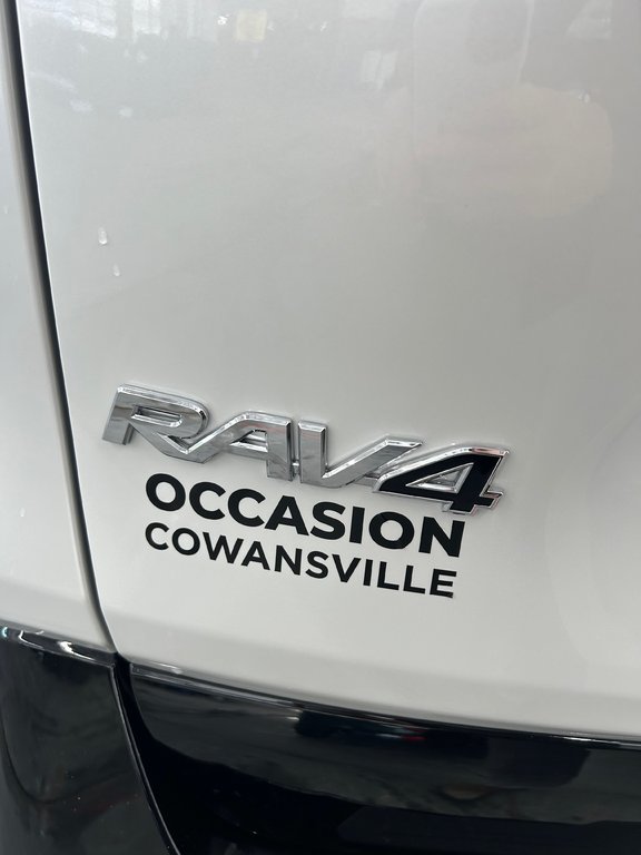 2025 Toyota RAV4 PLUG-IN HYBRID XSE AWD in Cowansville, Quebec - 6 - w1024h768px