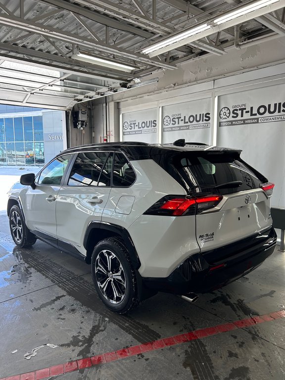 2025 Toyota RAV4 PLUG-IN HYBRID XSE AWD in Cowansville, Quebec - 3 - w1024h768px