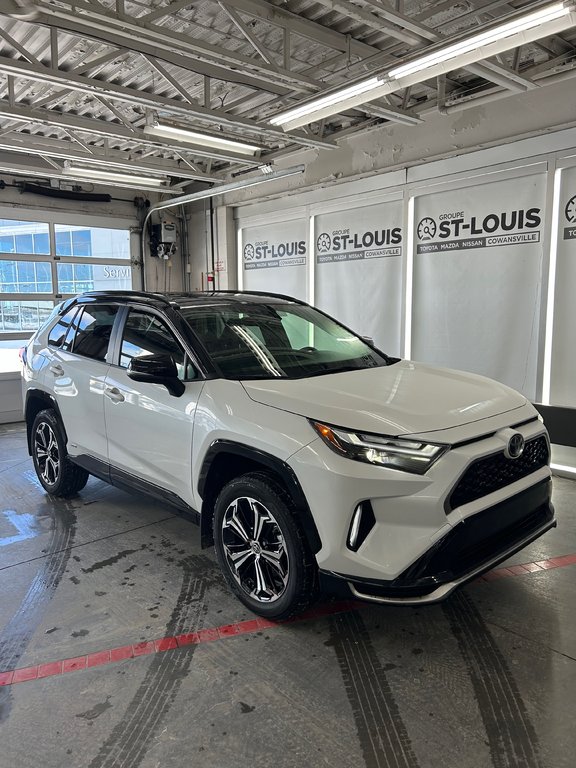 2025 Toyota RAV4 PLUG-IN HYBRID XSE AWD in Cowansville, Quebec - 11 - w1024h768px