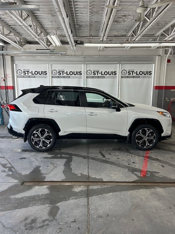 2025 Toyota RAV4 PLUG-IN HYBRID XSE AWD in Cowansville, Quebec - 10 - w1024h768px