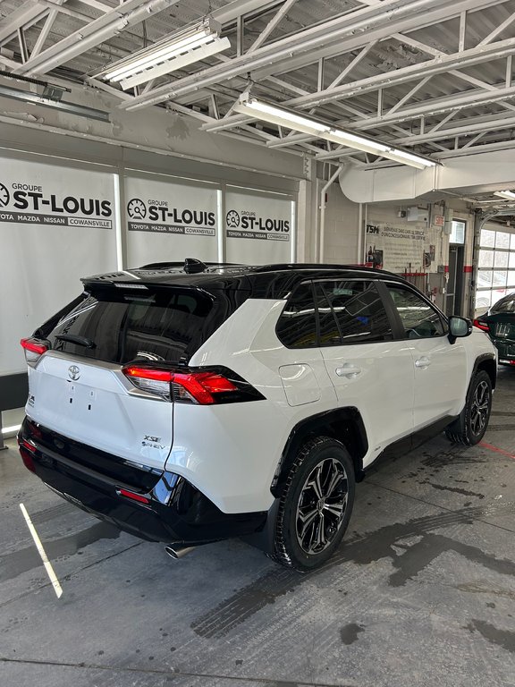 2025 Toyota RAV4 PLUG-IN HYBRID XSE AWD in Cowansville, Quebec - 9 - w1024h768px