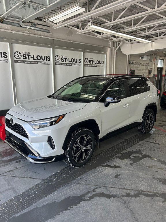 2025 Toyota RAV4 PLUG-IN HYBRID XSE AWD in Cowansville, Quebec - 1 - w1024h768px