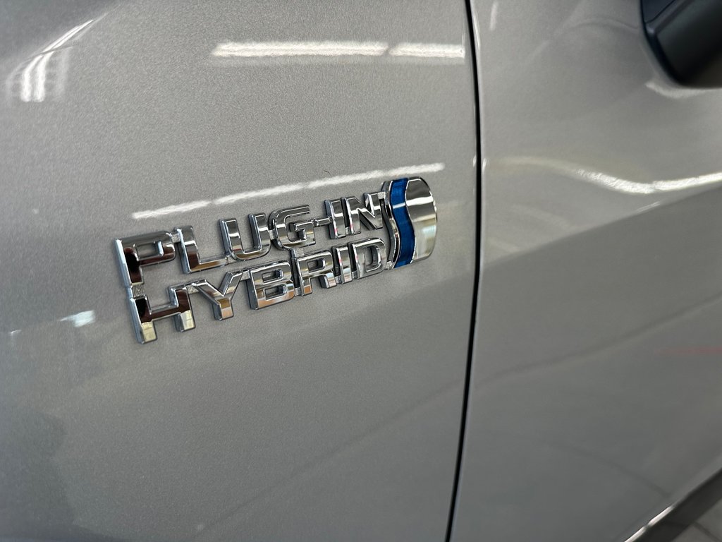 2021 Toyota RAV4 Prime XSE in Cowansville, Quebec - 10 - w1024h768px